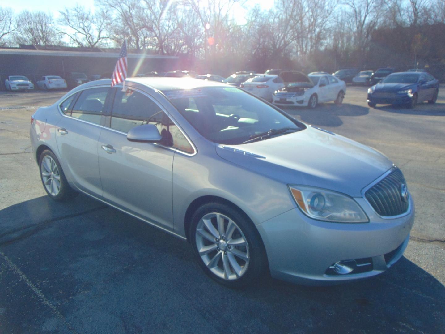 2013 Silver Buick Verano (1G4PR5SK9D4) with an 4-Cyl Flex Fuel 2.4 Liter engine, Auto, 6-Spd w/Shft Ctrl transmission, located at 2105 Dixie Hwy, Louisville, KY, 40210, (502) 772-3333, 38.220932, -85.795441 - Photo#5